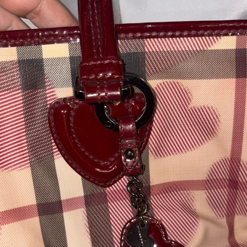 Burberry Heart-Print Tote Bag in Burgundy and Beige - Picture 3 of 14